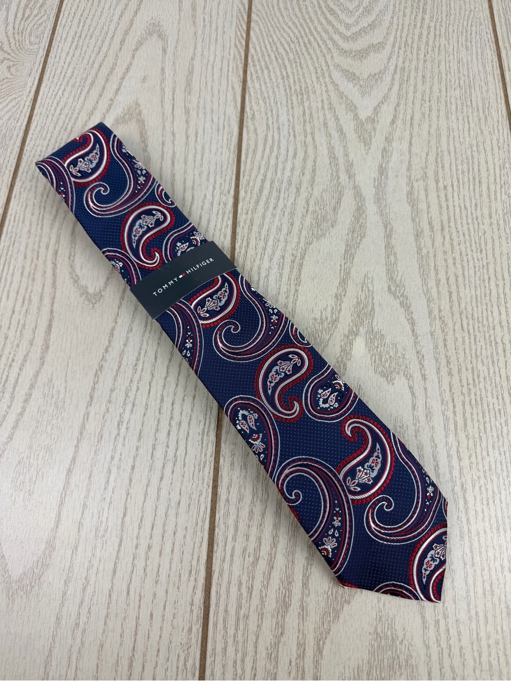 895 Tommy Hilfiger Tie Navy Red Paisley 694 TL21100055 Silk Poly Blend $69.50